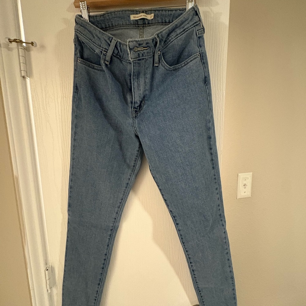 Levi’s 721 high rise skinny jeans